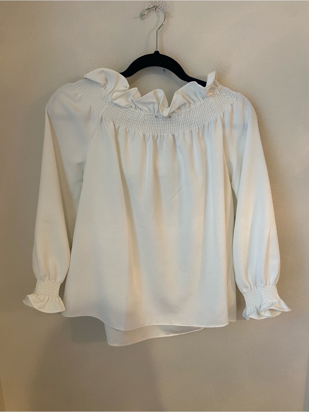 Tuckernuck Marguerite White Off Shoulder Smocked Ruffle Blouse M - Picture 3 of 5